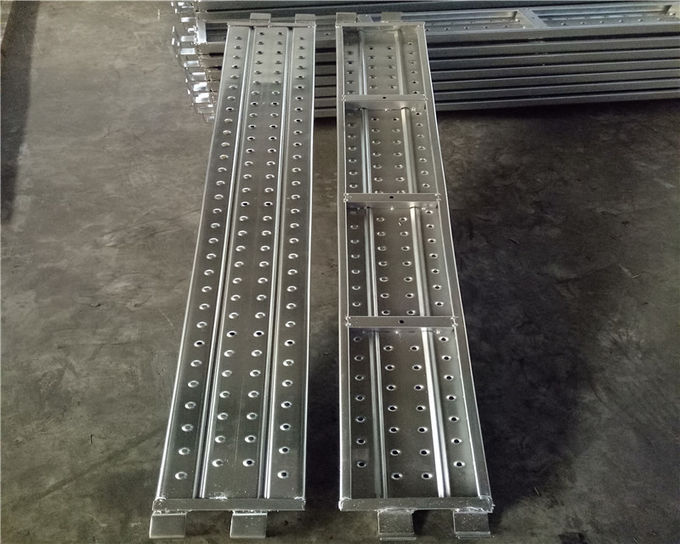 China-Stahlplanke für Gestellgroßhandel Baugerüst-Stahlplanke mit Haken-Großhandel-Baugerüst-Stahlplanken-Standard